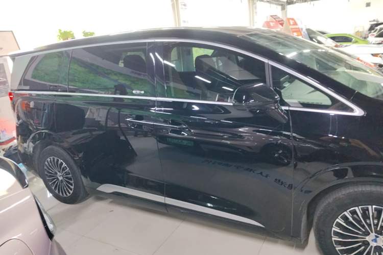 Used Denza D9 2024 DM-i 1050 Luxury Model Rear Right 45 Deg