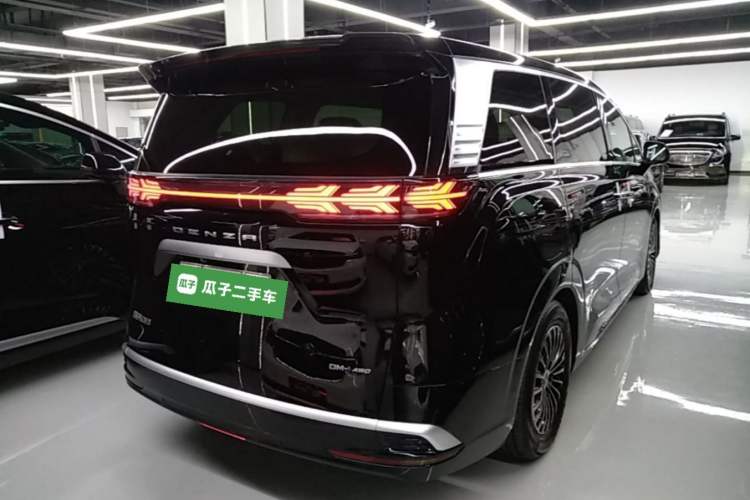 Used Denza D9 2024 DM-i 980 Four-Wheel Drive Flagship Model Rear Right 45 Deg