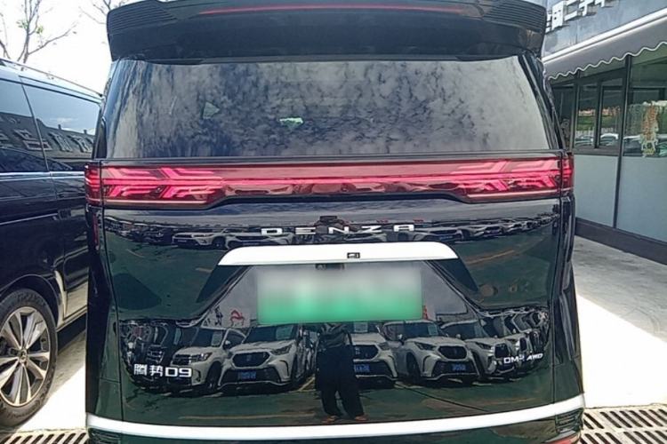 Used Denza D9 2024 DM-i 980 Four-Wheel Drive Flagship Model Rear