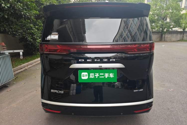 Used Denza D9 2024 DM-i 980 Four-Wheel Drive Prestige Model Rear