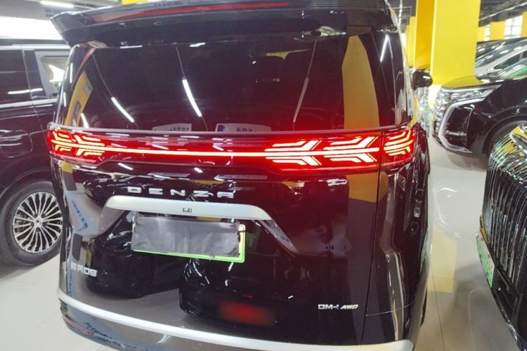 Used Denza D9 2024 DM-i 980 Four-Wheel Drive Prestige Model Rear