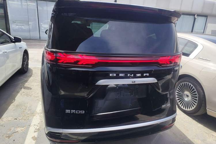 Used Denza D9 2024 DM-i 980 Four-Wheel Drive Flagship Model Rear