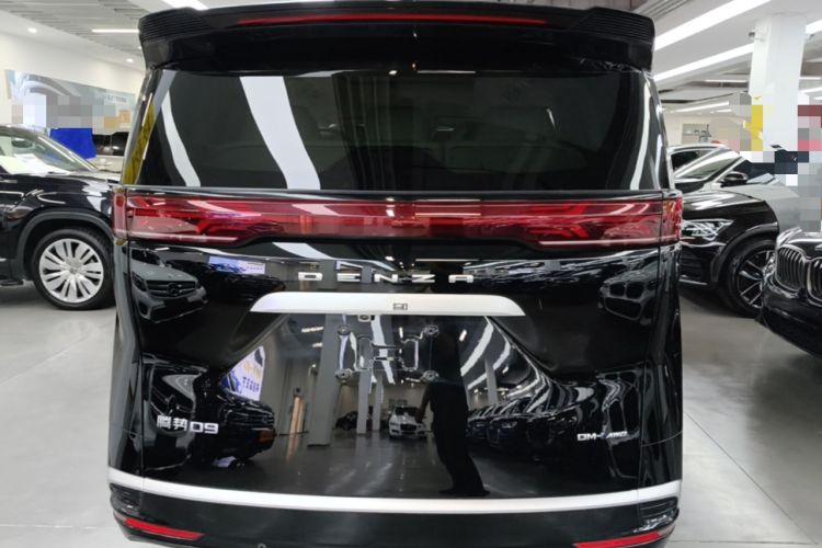 Used Denza D9 2024 DM-i 980 Four-Wheel Drive Flagship Model Rear