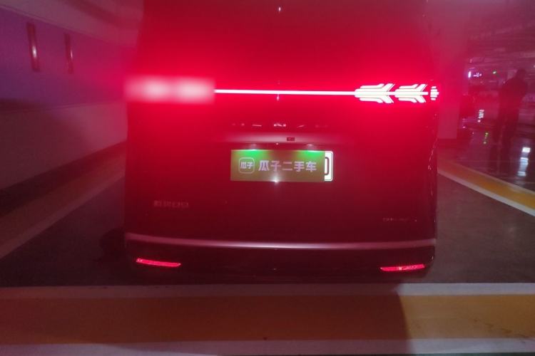 Used Denza D9 2024 DM-i 980 Four-Wheel Drive Flagship Model Rear