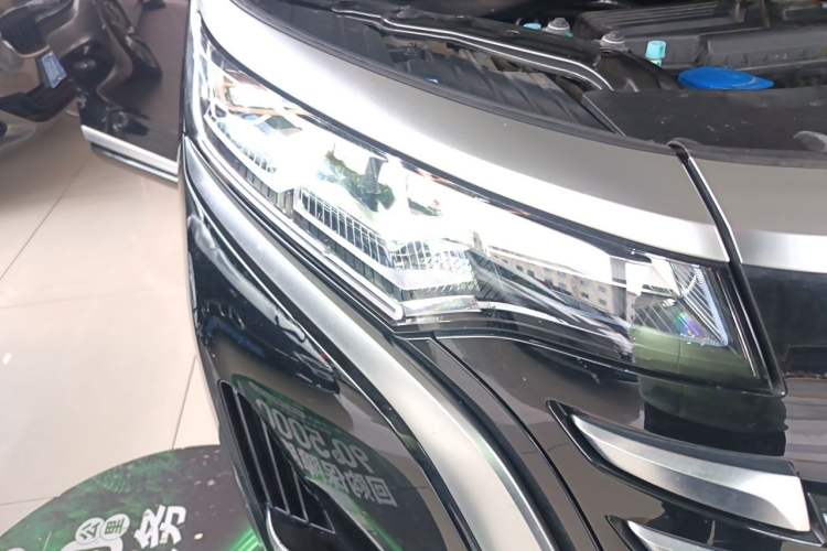 Used Denza D9 2024 DM-i 970 Luxury Model Right Front Headlight