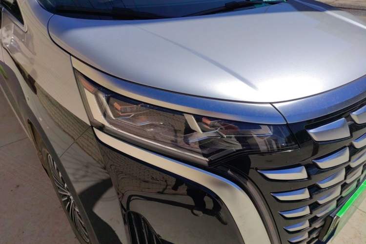 Used Denza D9 2024 DM-i 980 Four-Wheel Drive Prestige Model Right Front Headlight