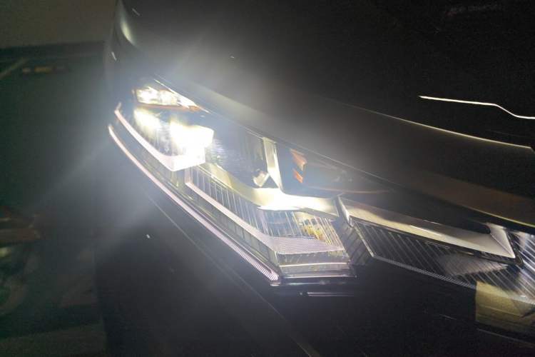 Used Denza D9 2024 DM-i 970 Luxury Model Right Front Headlight