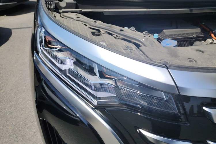 Used Denza D9 2024 DM-i 1050 Luxury Model Right Front Headlight