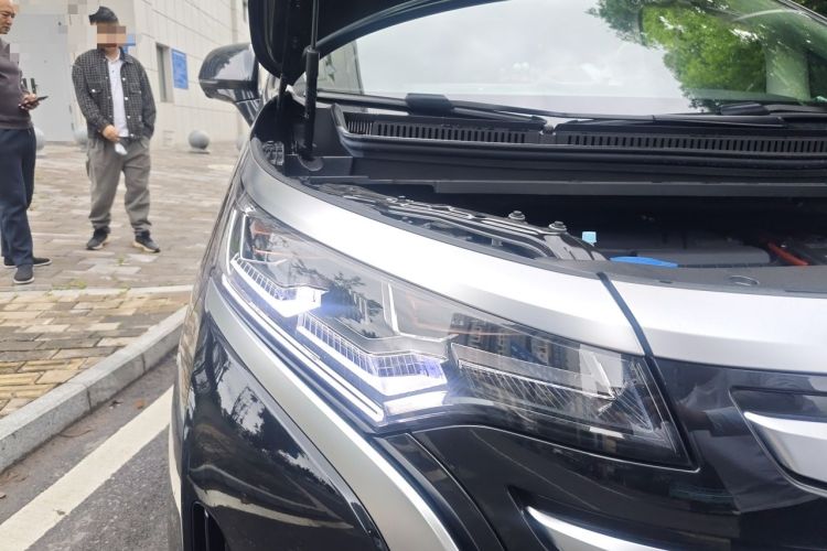 Used Denza D9 2024 DM-i 1050 Luxury Model Right Front Headlight