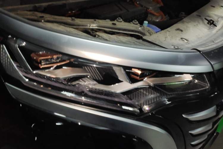 Used Denza D9 2024 DM-i 1050 Luxury Model Right Front Headlight