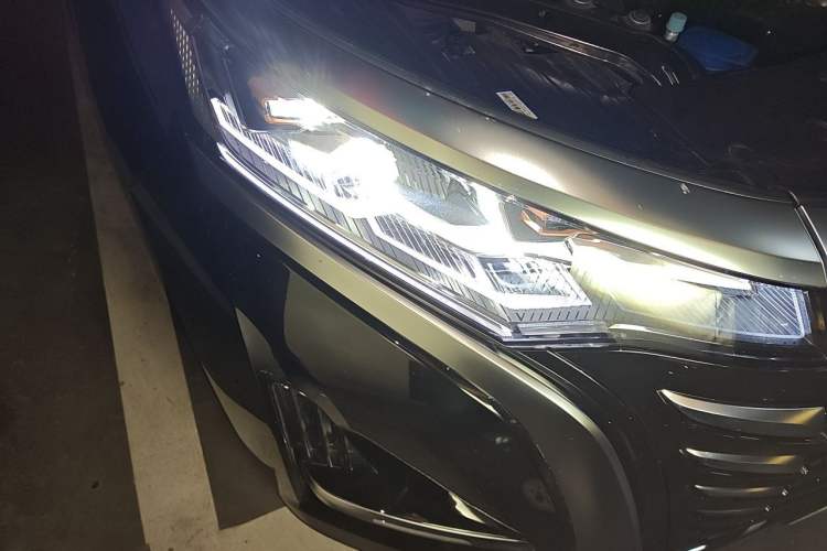 Used Denza D9 2024 DM-i 1050 Luxury Model Right Front Headlight