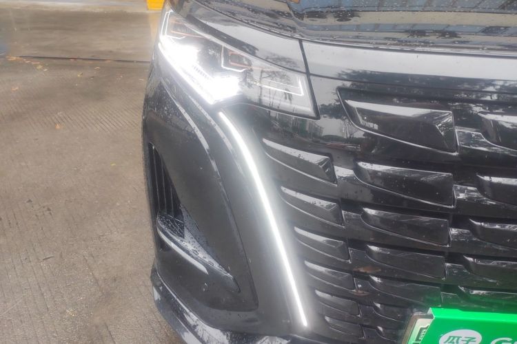 Used Denza D9 2024 DM-i 980 Four-Wheel Drive Prestige Model Right Front Headlight