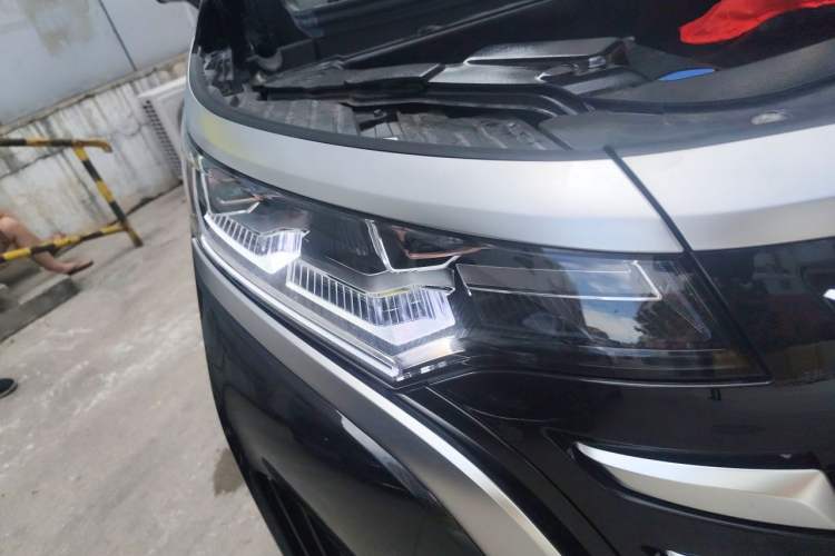 Used Denza D9 2024 DM-i 1050 Luxury Model Right Front Headlight