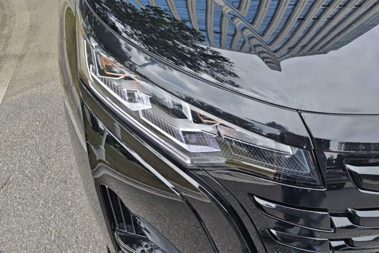 Used Denza D9 2024 DM-i 1050 Luxury Model Right Front Headlight
