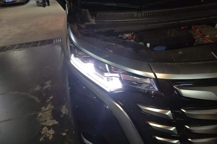 Used Denza D9 2024 DM-i 1050 Luxury Model Right Front Headlight