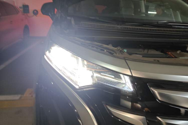 Used Denza D9 2024 DM-i 1050 Luxury Model Right Front Headlight