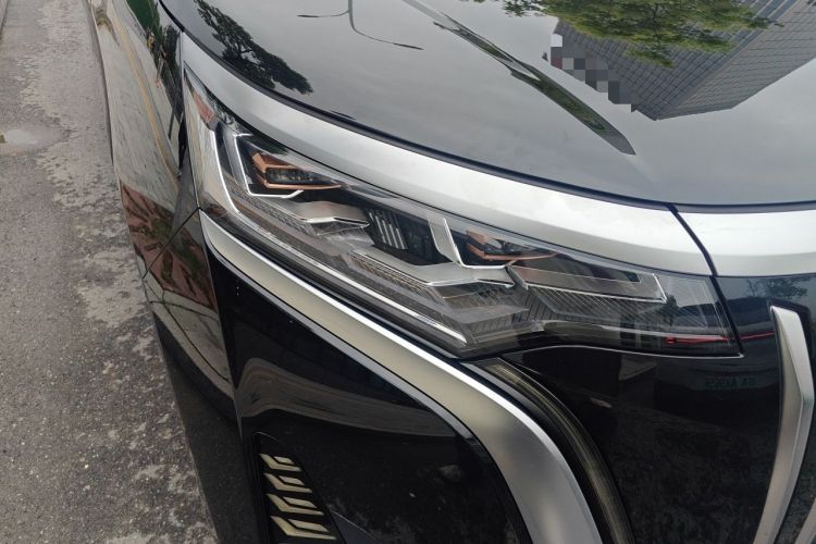 Used Denza D9 2024 EV 620 Premium Model Right Front Headlight