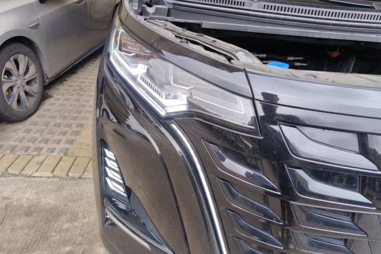 Used Denza D9 2024 EV 620 Premium Model Right Front Headlight