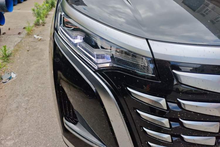 Used Denza D9 2024 DM-i 1050 Luxury Model Right Front Headlight