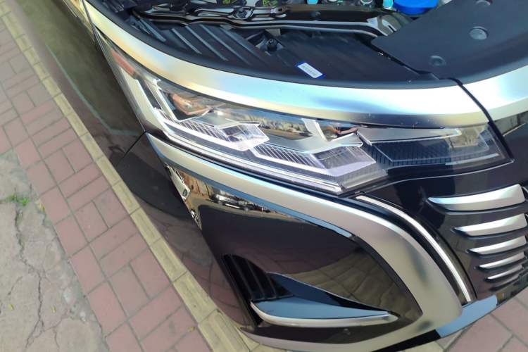 Used Denza D9 2024 DM-i 1050 Luxury Model Right Front Headlight