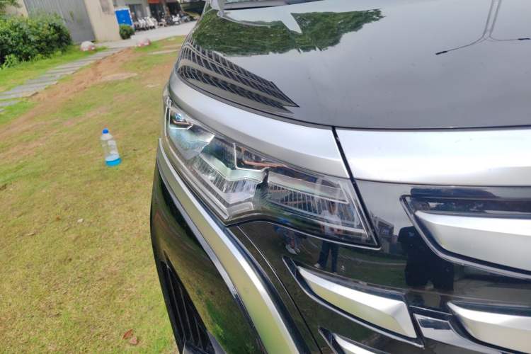 Used Denza D9 2024 DM-i 1050 Luxury Model Right Front Headlight