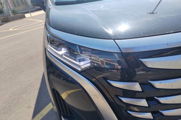 Used Denza D9 2024 DM-i 1050 Luxury Model Right Front Headlight