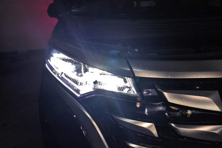 Used Denza D9 2024 DM-i 970 Luxury Model Right Front Headlight