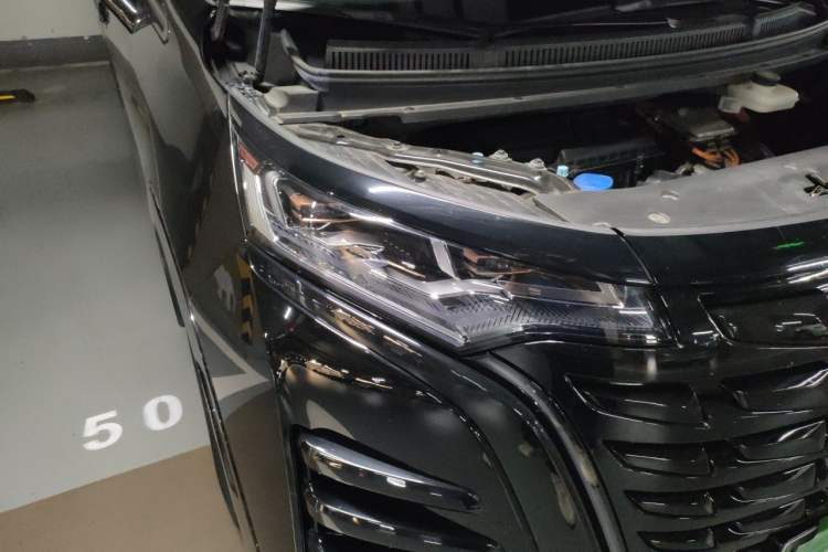 Used Denza D9 2024 DM-i 980 Four-Wheel Drive Prestige Model Right Front Headlight