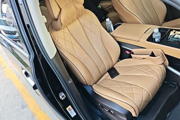 Used Denza D9 2024 DM-i 980 Four-Wheel Drive Prestige Model Right Front Seat