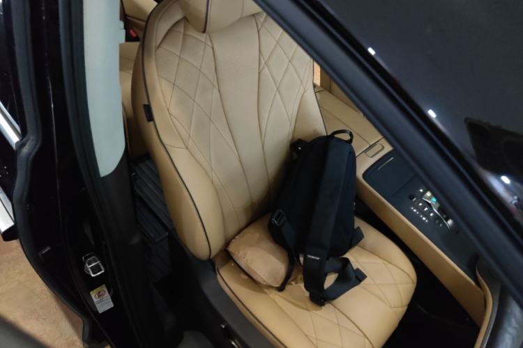 Used Denza D9 2024 EV 620 Premium Model Right Front Seat