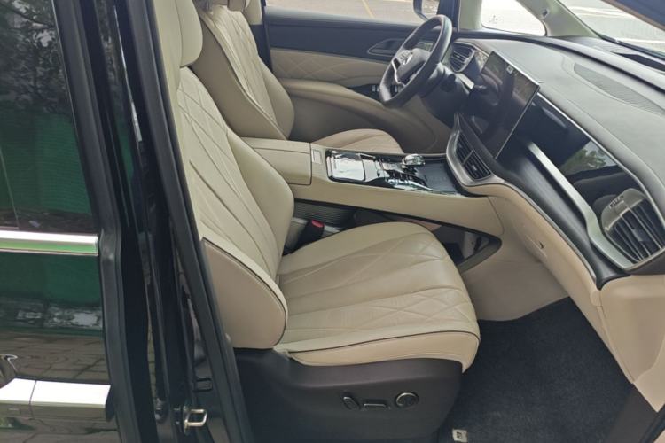 Used Denza D9 2024 DM-i 980 Four-Wheel Drive Flagship Model Right Front Seat