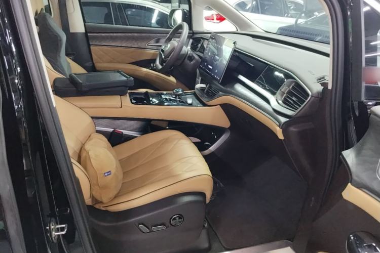 Used Denza D9 2024 DM-i 1050 Luxury Model Right Front Seat