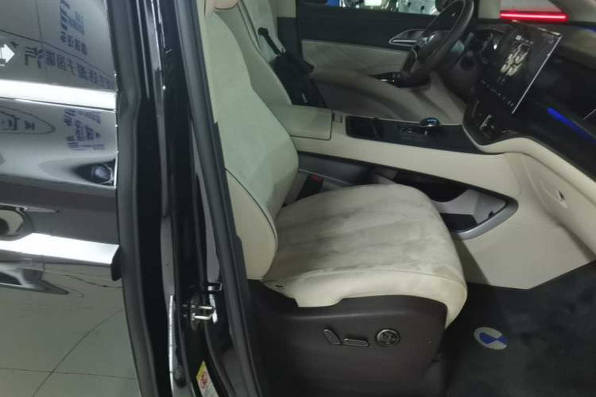 Used Denza D9 2024 DM-i 980 Four-Wheel Drive Prestige Model Right Front Seat