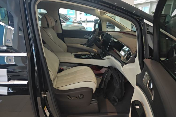Used Denza D9 2024 DM-i 980 Four-Wheel Drive Prestige Model Right Front Seat
