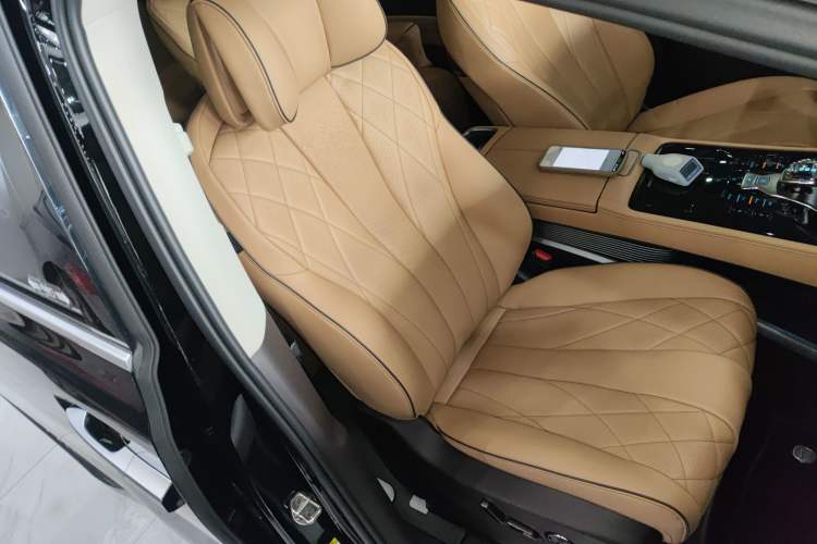 Used Denza D9 2024 DM-i 980 Four-Wheel Drive Prestige Model Right Front Seat