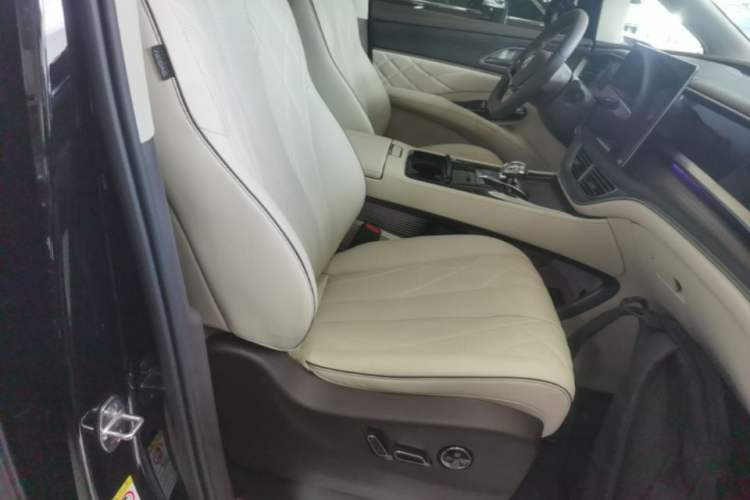 Used Denza D9 2024 DM-i 980 Four-Wheel Drive Prestige Model Right Front Seat