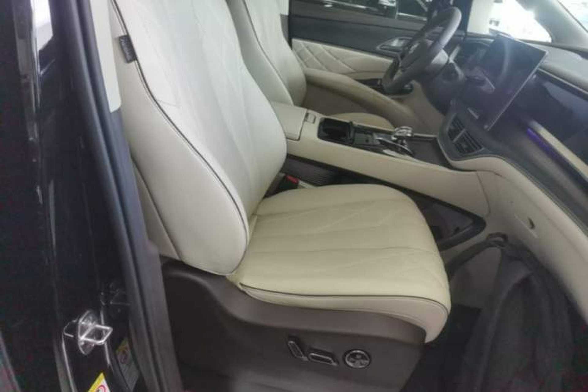 Used Denza D9 2024 DM-i 980 Four-Wheel Drive Prestige Model Right Front Seat