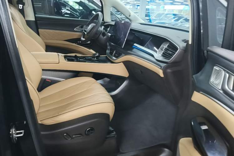 Used Denza D9 2024 DM-i 980 Four-Wheel Drive Flagship Model Right Front Seat