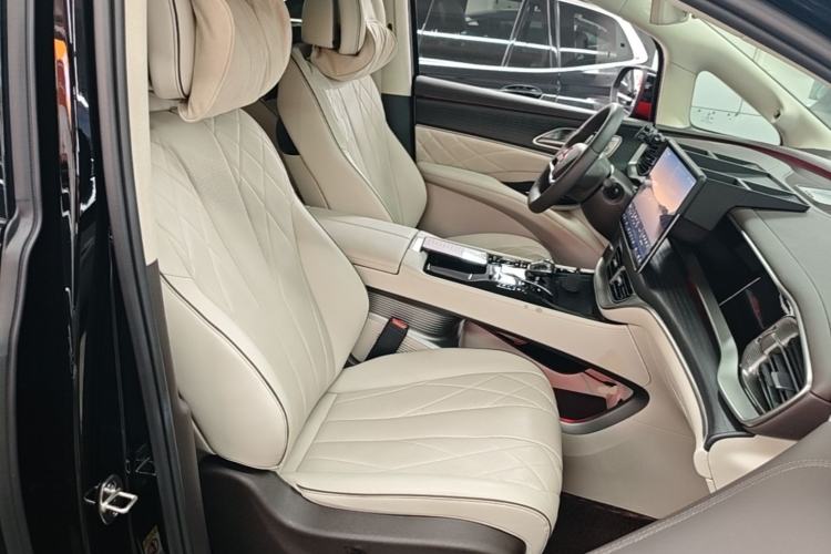 Used Denza D9 2024 DM-i 980 Four-Wheel Drive Flagship Model Right Front Seat