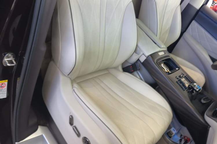 Used Denza D9 2024 PIONEER Four-Seat Pioneer Edition Right Front Seat