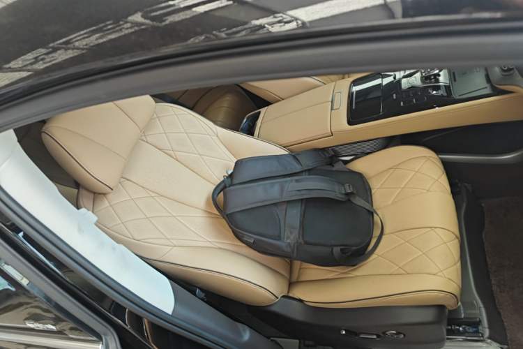 Used Denza D9 2024 DM-i 1050 Luxury Model Right Front Seat