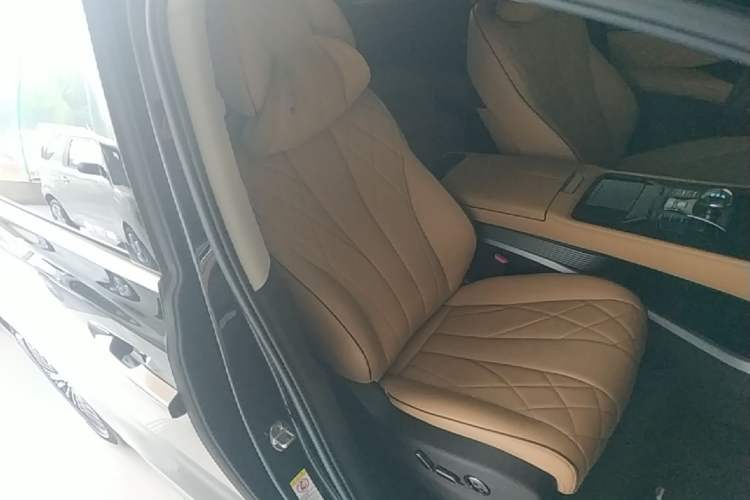 Used Denza D9 2024 DM-i 1050 Luxury Model Right Front Seat