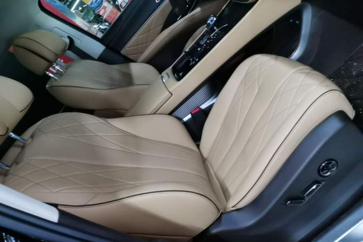 Used Denza D9 2024 DM-i 980 Four-Wheel Drive Prestige Model Right Front Seat