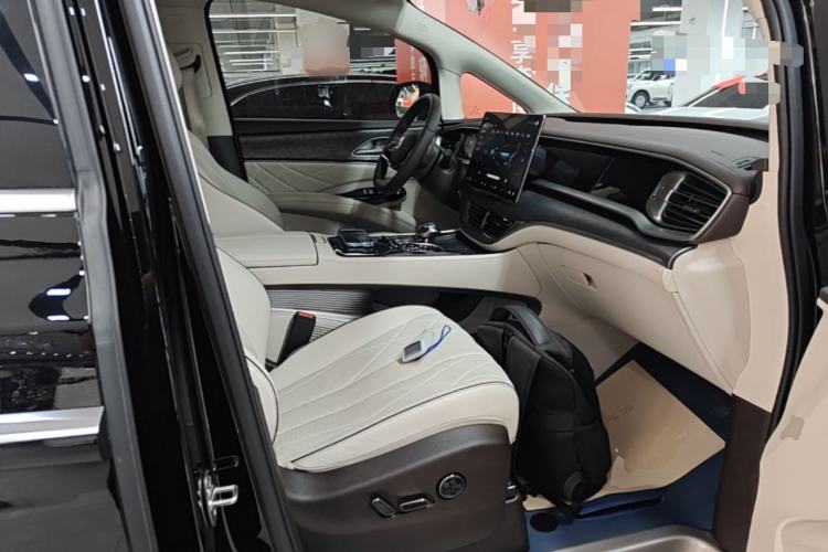 Used Denza D9 2024 DM-i 1050 Luxury Model Right Front Seat