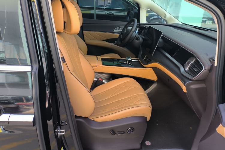 Used Denza D9 2024 DM-i 980 Four-Wheel Drive Flagship Model Right Front Seat