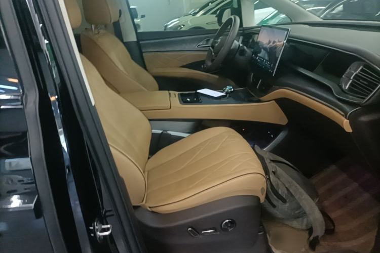Used Denza D9 2024 DM-i 1050 Luxury Model Right Front Seat
