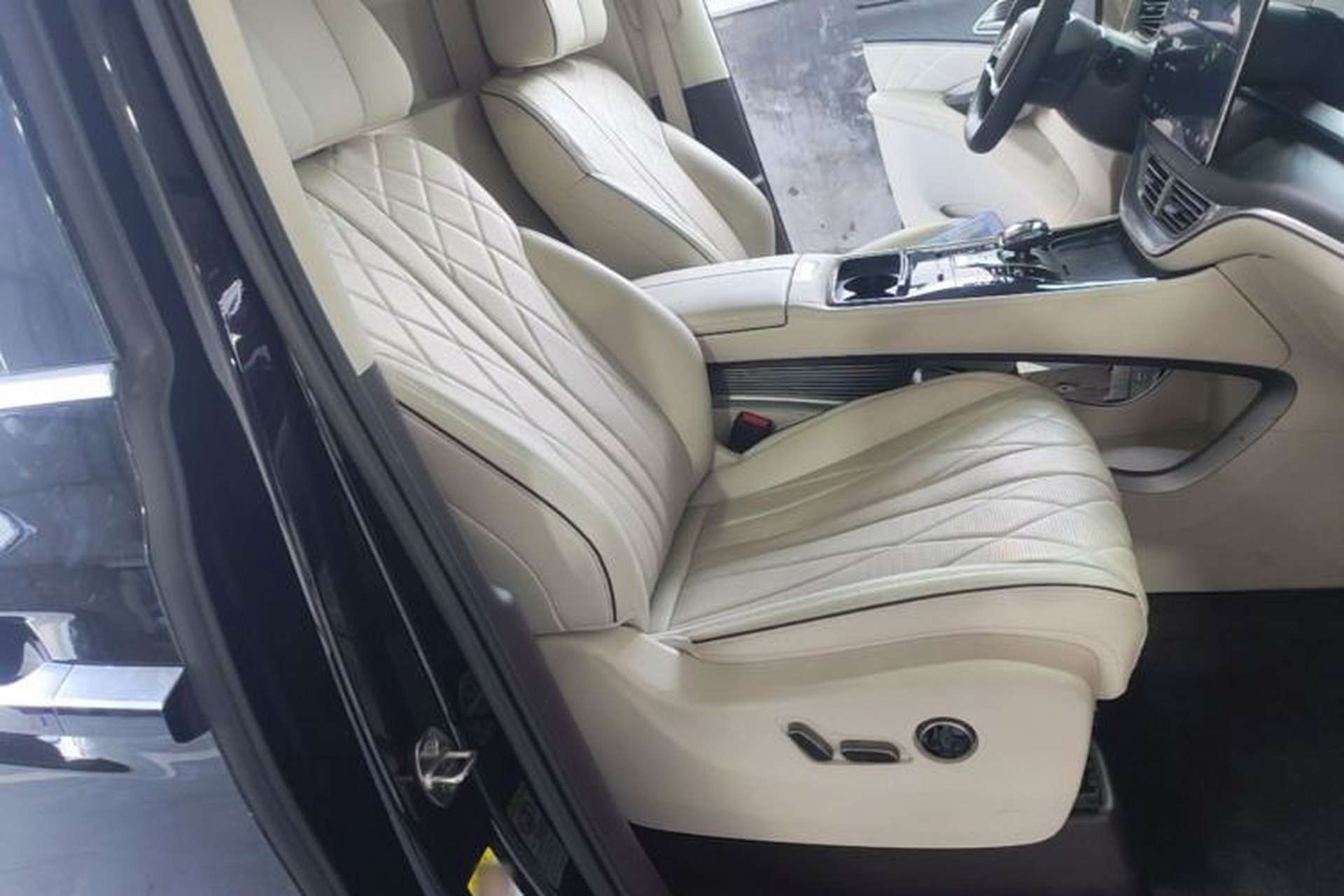Used Denza D9 2024 PIONEER Four-Seat Pioneer Edition Right Front Seat