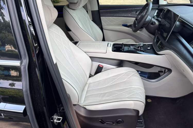 Used Denza D9 2024 DM-i 1050 Luxury Model Right Front Seat
