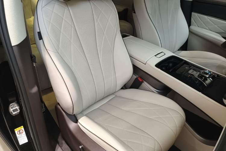 Used Denza D9 2024 DM-i 980 Four-Wheel Drive Prestige Model Right Front Seat