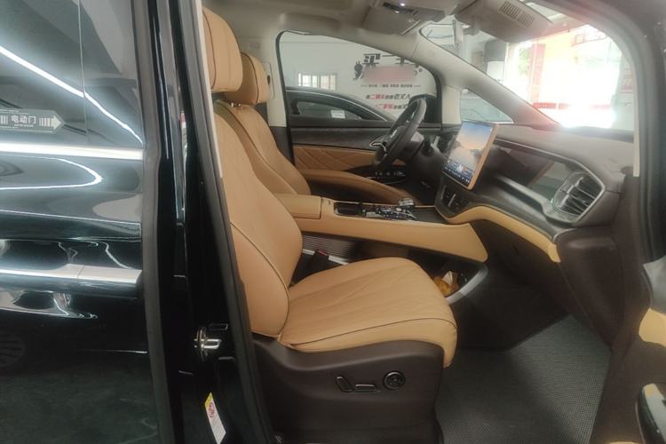Used Denza D9 2024 DM-i 1050 Luxury Model Right Front Seat